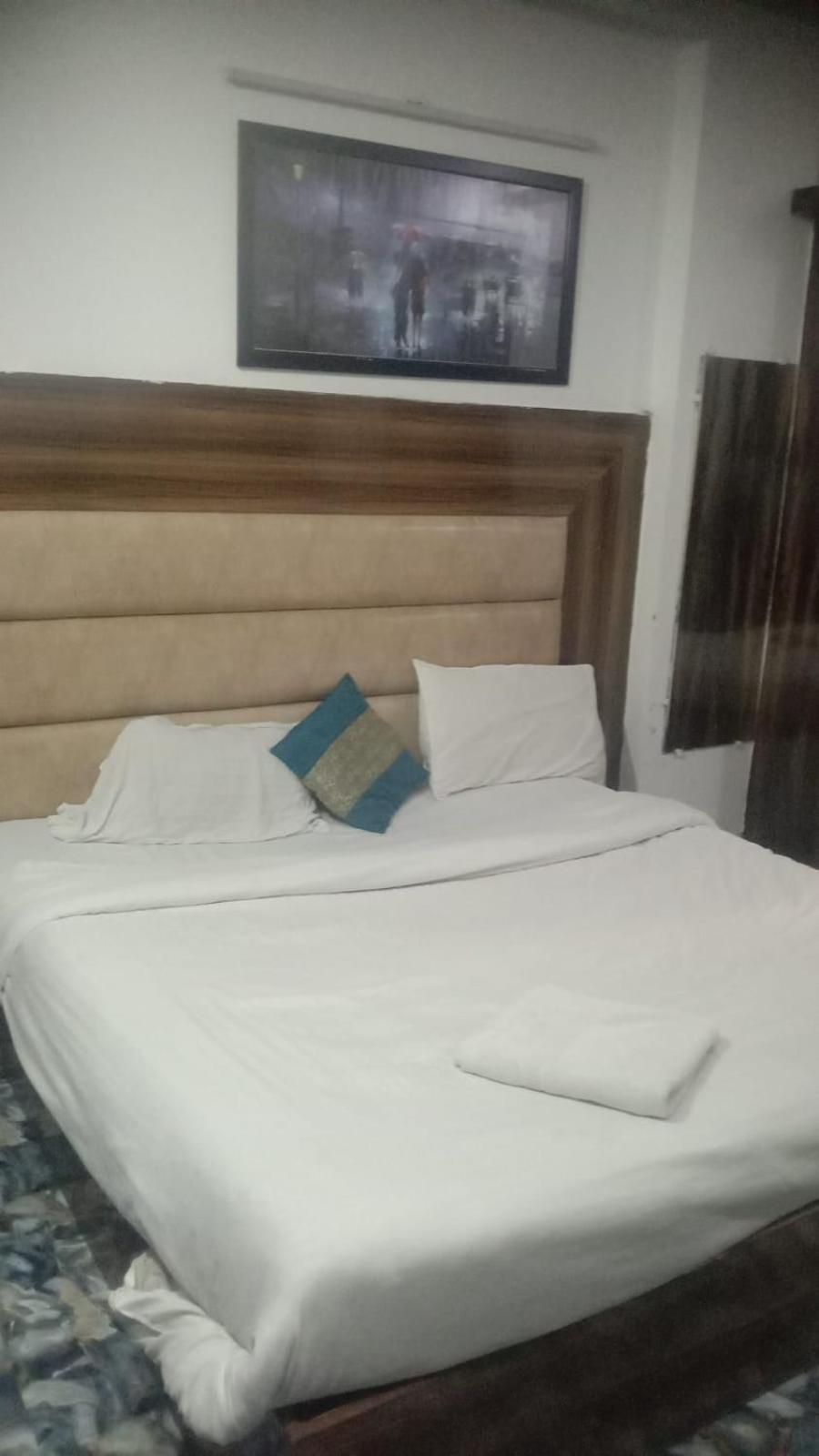 Hotel Janvi Palace Delhi Kültér fotó