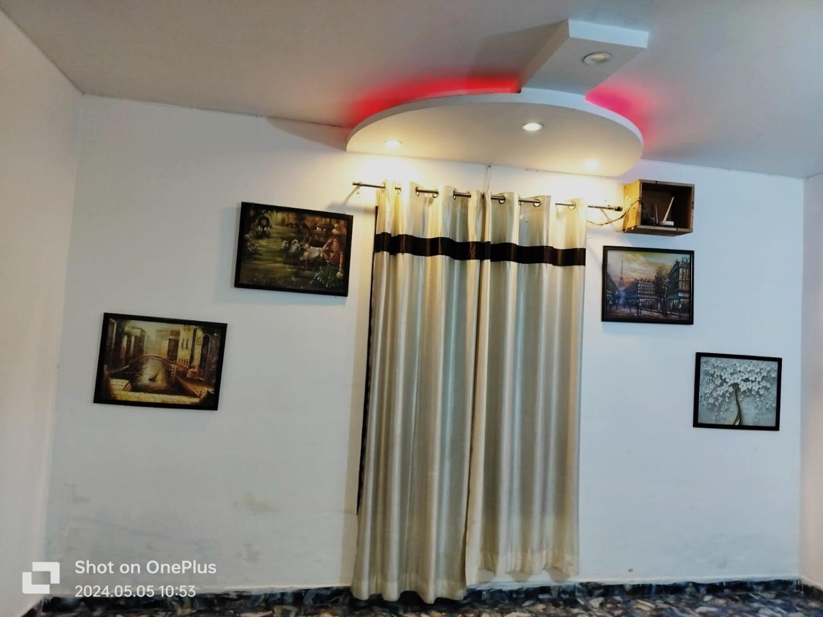 Hotel Janvi Palace Delhi Kültér fotó