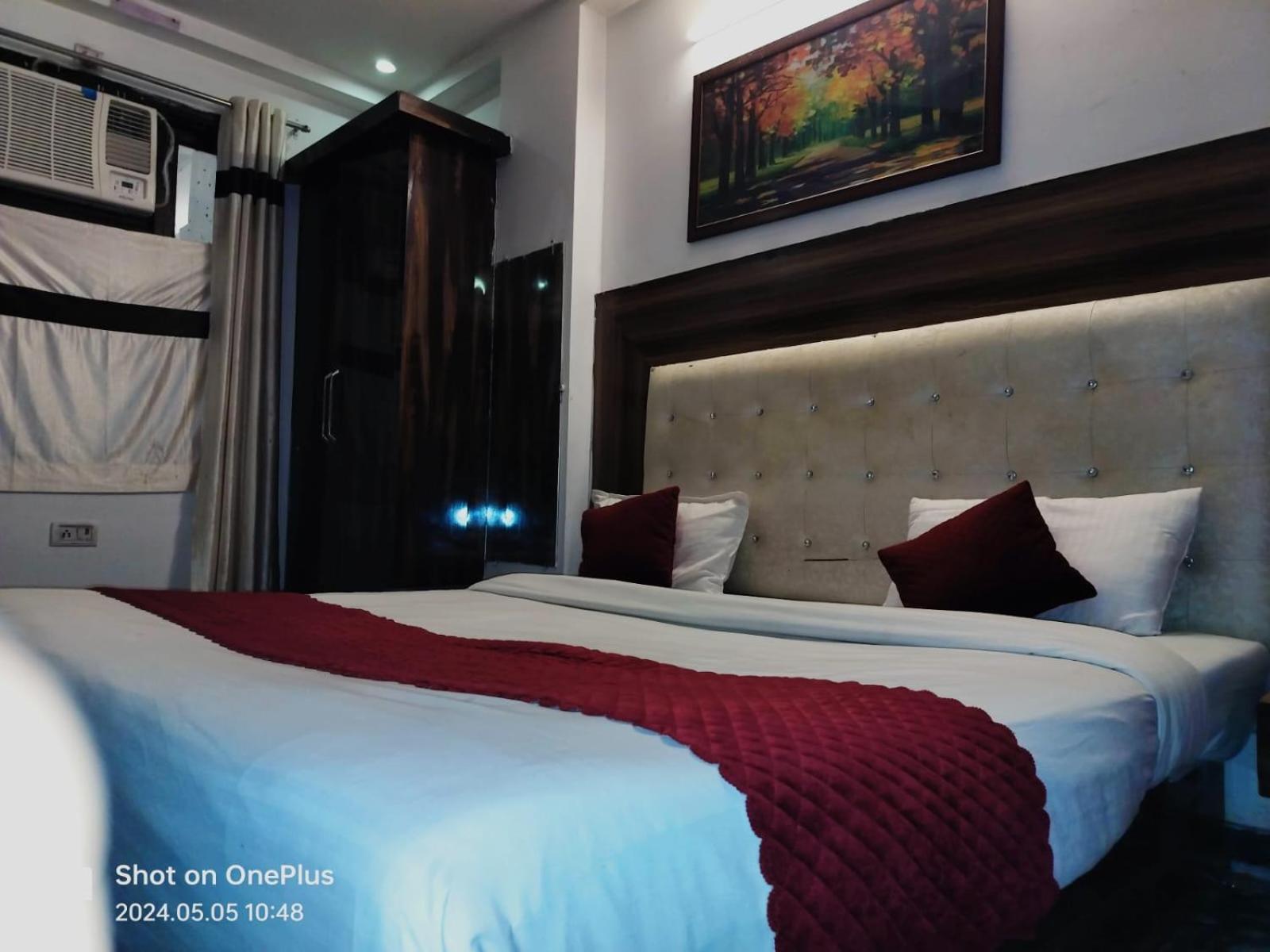Hotel Janvi Palace Delhi Kültér fotó
