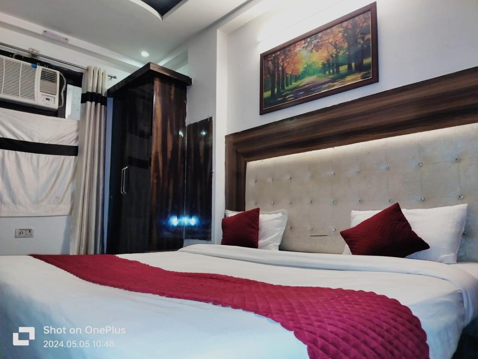 Hotel Janvi Palace Delhi Kültér fotó