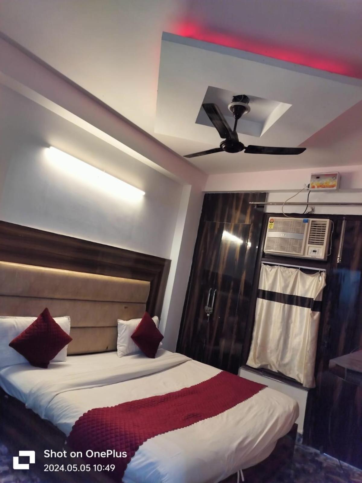 Hotel Janvi Palace Delhi Kültér fotó
